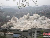 茅台酒厂三栋高层建筑成功爆破