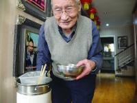 97岁老人终身未娶 抚养6个孤儿长大