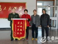 边防民警爱心助精神失常男子踏上回家路