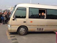 网友拍到胡锦涛回江苏泰州祭祖画面