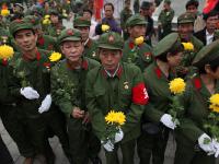 数千名老兵赴广西祭奠对越自卫反击战烈士