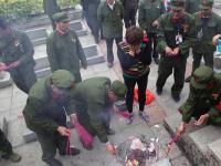 数千名老兵赴广西祭奠对越自卫反击战烈士