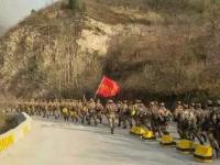 骊山突发大火游客被困 消防官兵赶赴现场