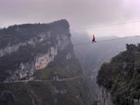 重庆天坑高空飞人大赛 角逐最强