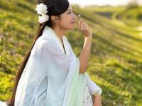 女大学生村官自费拍古装照为乡村旅游