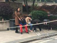 武汉一小区高空掉下窗户 砸死女外卖员