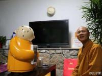 北京龙泉寺“机器僧”走红 能进行简单问答