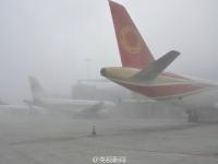 成都机场遭遇浓雾 上万旅客出行受阻