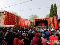 百岁老人过寿近万人祝贺 五世同堂场面震撼