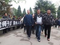 河北上万民众送别农学教授 被称