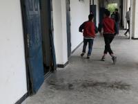 组图：四川广元一学校防盗门居然是铁皮夹纸壳