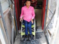 洛阳农民为瘫痪妻子打造“爱情升降机”