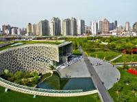 航拍上海城市文化新地标 迪士尼城跨越苏州河
