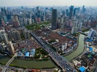 航拍上海城市文化新地标 迪士尼城跨越苏州河