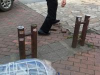被地砖绊了一脚之后 老人是这样做的