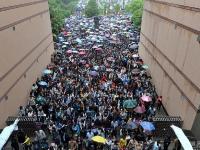 湖北公务员开考 11万人冒雨赶考创历史新高