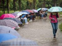 湖北公务员开考 11万人冒雨赶考创历史新高