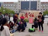 河南警方鸣枪震慑“医闹” 死亡幼儿母亲被吓跪