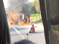 无锡两车相撞起火 丈夫全力推出妻子后身亡