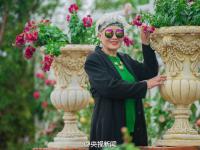 八旬“花样奶奶”春游照堪比明星