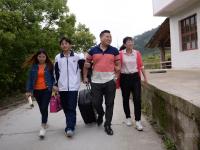 女摊贩遭驱赶时4岁儿子丢失 22年后终相见