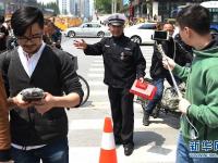 “网红”杭州协警接受表彰