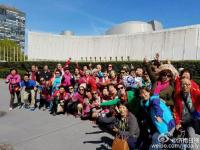 济南组织老人游美国 联合国总部前唱红歌