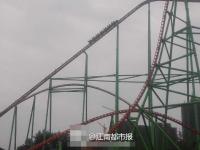 南昌游乐园过山车故障 16人悬在70米高空