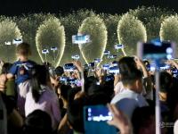 杭州音乐喷泉重新喷放 数万人挤爆西湖