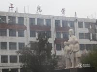 屡掉墙皮 长春一大学现“伤疤楼”同学忧心