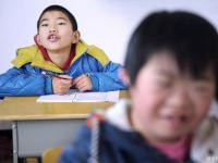 福建小兄妹被七旬奶奶绑屋内 成