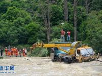 广西多地遭遇暴雨洪水袭击 消防用无人机参与救援
