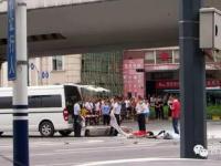 女司机误把油门当刹车 猛撞2辆公交后身亡