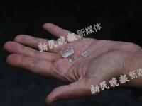 中国“第一高楼”玻璃从76楼坠落 特斯拉车主受伤
