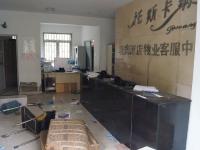 郑州一小区频频停电 业主怒砸物业办公室