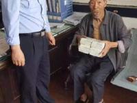 西安83岁拾荒老人捡4000元寻失主