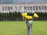 “5.12大地震”8周年 遇难者家属祭奠亲人