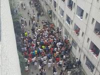 小偷在成都体院行窃遭百人围堵 报警被“救”走