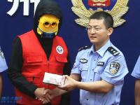 广州快递哥抱回一个10万元的“砖头”