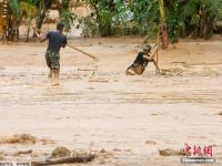 斯里兰卡暴雨引发大规模泥石流 数百人被埋