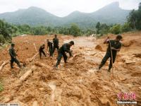 斯里兰卡暴雨引发大规模泥石流 数百人被埋