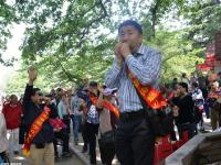 山东青岛吹口琴大妈与太极拳大爷冲突 惊动民警