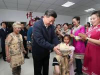 习近平看望赫哲族群众 登上黑瞎子岛视察