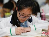 江苏连云港高三学生“挑灯夜读”迎高考