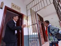 福建一乡村小学仅剩一位学生 老师坚持上课