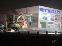 山东一2600平米展厅深夜被强拆 狼藉一片
