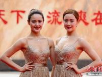 河南百对双胞胎拍合影 密集大撞脸