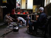 广西罕见十口之家：四代同堂 还有五个民族