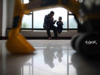 广西罕见十口之家：四代同堂 还有五个民族