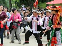 湖南千余驴友齐聚隆回瑶乡共度户外帐篷节